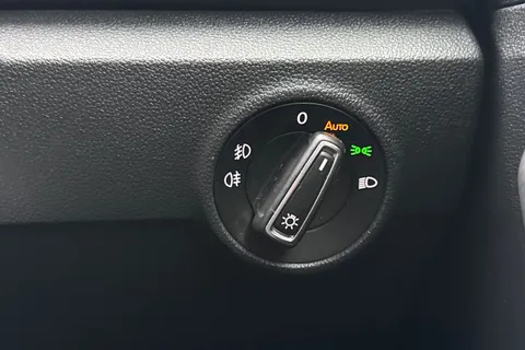 26 of 46 for VOLKSWAGEN T-ROC 2.0 TDI SEL 5dr DSG