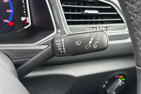 27 of 46 for VOLKSWAGEN T-ROC 2.0 TDI SEL 5dr DSG