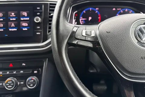 29 of 46 for VOLKSWAGEN T-ROC 2.0 TDI SEL 5dr DSG