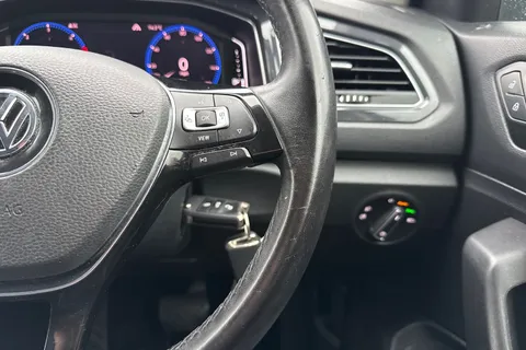 30 of 46 for VOLKSWAGEN T-ROC 2.0 TDI SEL 5dr DSG