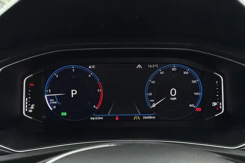 31 of 46 for VOLKSWAGEN T-ROC 2.0 TDI SEL 5dr DSG