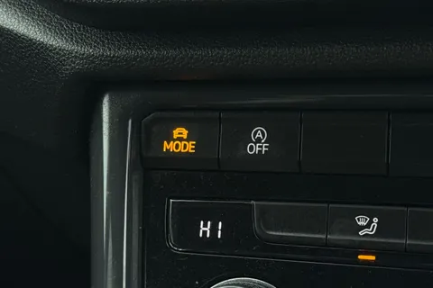 38 of 46 for VOLKSWAGEN T-ROC 2.0 TDI SEL 5dr DSG