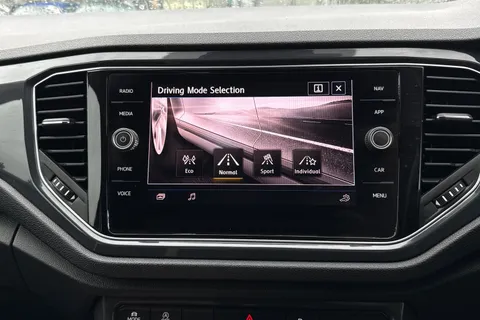 39 of 46 for VOLKSWAGEN T-ROC 2.0 TDI SEL 5dr DSG