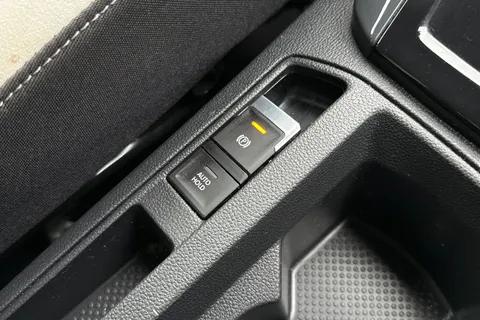 41 of 46 for VOLKSWAGEN T-ROC 2.0 TDI SEL 5dr DSG