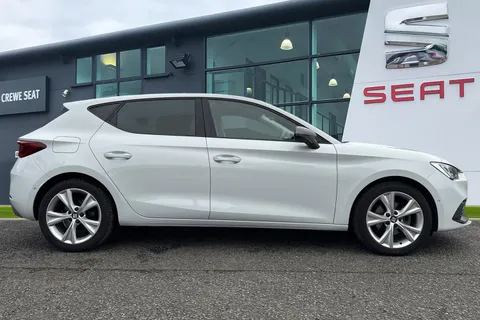 DK71XEF SEAT Leon 1.5 TSI EVO FR Euro 6 (s/s) 5dr Thumbnail #4