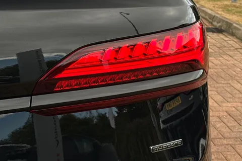  Audi Q7 3.0 TDI V6 Black Edition Tiptronic quattro Euro 6 (s/s) 5dr Thumbnail #49