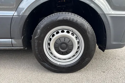 PN74SLV Volkswagen Crafter CR35 Panel van Commerce Plus LWB 140 PS 2.0 TDI 6sp Manual FWD Thumbnail #10