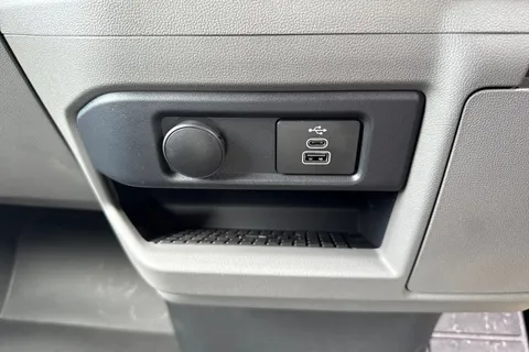 PN75MXU Volkswagen Transporter T28 Panel Van Commerce Pro SWB 150 PS 2.0 TDI 8sp Automatic Thumbnail #29