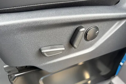 PN75MXU Volkswagen Transporter T28 Panel Van Commerce Pro SWB 150 PS 2.0 TDI 8sp Automatic Thumbnail #36