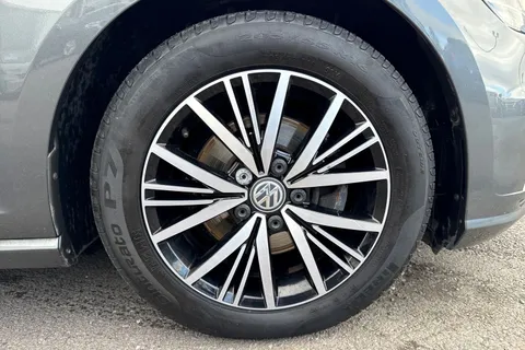 GL68KUD Volkswagen Golf 1.5 TSI Estate EVO SE 5dr [Nav] Thumbnail #7