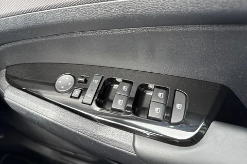 VN72SXT Kia Sportage 1.6 h T-GDi 3 Auto Euro 6 (s/s) 5dr Thumbnail #41