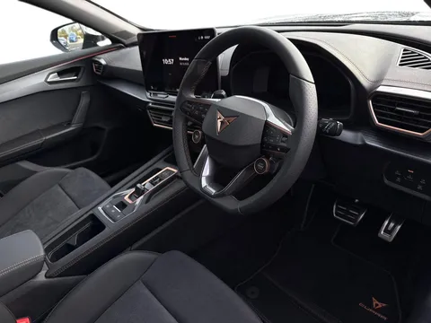 KW25XWX CUPRA Formentor 1.5 eHybrid 204 V2 5dr DSG ** DELIVERY MILEAGE** Thumbnail #8