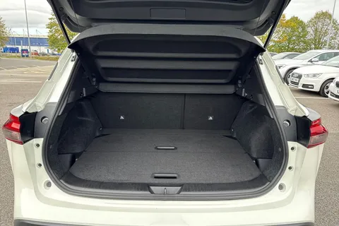 BF72EBD Nissan Qashqai 1.3 DIG-T MHEV N-Connecta Euro 6 (s/s) 5dr Thumbnail #7