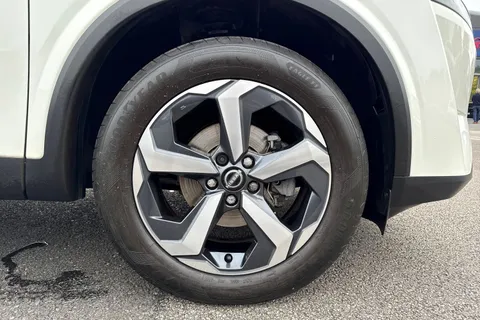 BF72EBD Nissan Qashqai 1.3 DIG-T MHEV N-Connecta Euro 6 (s/s) 5dr Thumbnail #10