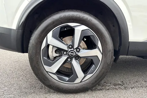 BF72EBD Nissan Qashqai 1.3 DIG-T MHEV N-Connecta Euro 6 (s/s) 5dr Thumbnail #11