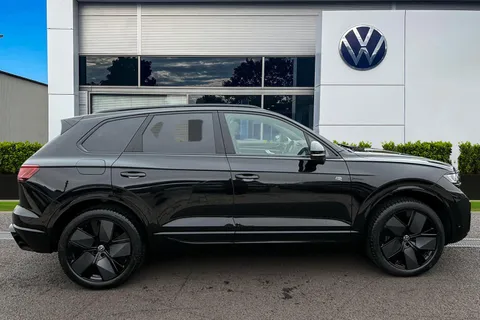 KY25UPO Volkswagen Touareg 3.0 V6 TDI 4Motion 286 Black Edition 5dr Tip Auto, **TOW BAR, HEAD UP** Thumbnail #4
