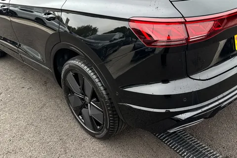 KY25UPO Volkswagen Touareg 3.0 V6 TDI 4Motion 286 Black Edition 5dr Tip Auto, **TOW BAR, HEAD UP** Thumbnail #8