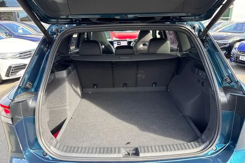 BL25XMF Volkswagen Tayron 1.5 TSI eHybrid R-Line Edition 5dr DSG6 | Panoramic Sunroof | Heated Seats Thumbnail #8