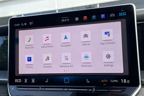 BL25XMF Volkswagen Tayron 1.5 TSI eHybrid R-Line Edition 5dr DSG6 | Panoramic Sunroof | Heated Seats Thumbnail #29