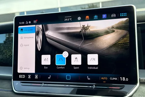 BL25XMF Volkswagen Tayron 1.5 TSI eHybrid R-Line Edition 5dr DSG6 | Panoramic Sunroof | Heated Seats Thumbnail #31
