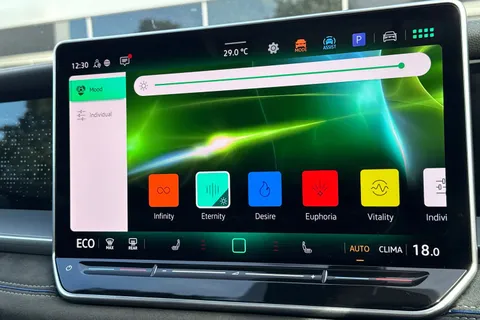 BL25XMF Volkswagen Tayron 1.5 TSI eHybrid R-Line Edition 5dr DSG6 | Panoramic Sunroof | Heated Seats Thumbnail #35