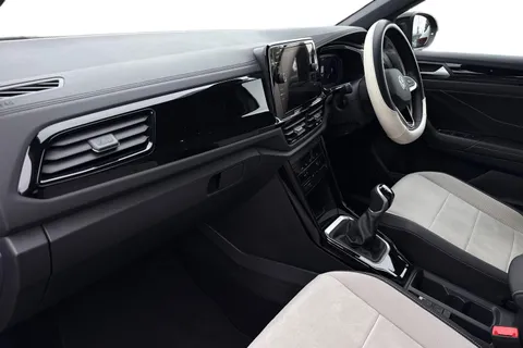 15 of 48 for VOLKSWAGEN T-ROC 1.0 TSI Style 5dr