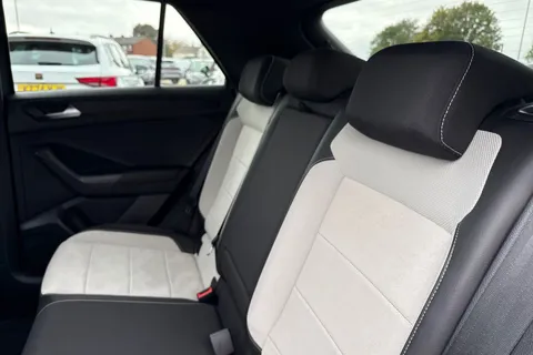 19 of 48 for VOLKSWAGEN T-ROC 1.0 TSI Style 5dr