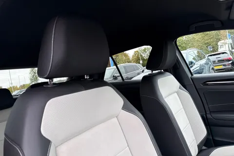 24 of 48 for VOLKSWAGEN T-ROC 1.0 TSI Style 5dr