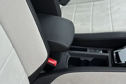 32 of 48 for VOLKSWAGEN T-ROC 1.0 TSI Style 5dr