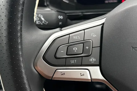 35 of 48 for VOLKSWAGEN T-ROC 1.0 TSI Style 5dr