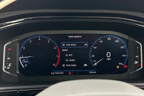 37 of 48 for VOLKSWAGEN T-ROC 1.0 TSI Style 5dr