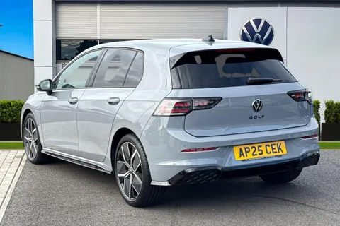 AP25CEK Volkswagen Golf 1.5 eTSI 150 Black Edition 5dr DSG **AREA VIEW CAMERA** Thumbnail #3