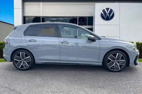 AP25CEK Volkswagen Golf 1.5 eTSI 150 Black Edition 5dr DSG **AREA VIEW CAMERA** Thumbnail #4