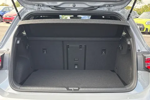 AP25CEK Volkswagen Golf 1.5 eTSI 150 Black Edition 5dr DSG **AREA VIEW CAMERA** Thumbnail #7