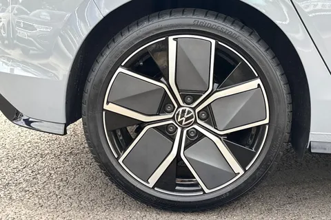 AP25CEK Volkswagen Golf 1.5 eTSI 150 Black Edition 5dr DSG **AREA VIEW CAMERA** Thumbnail #10