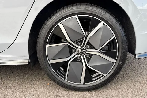 AP25CEK Volkswagen Golf 1.5 eTSI 150 Black Edition 5dr DSG **AREA VIEW CAMERA** Thumbnail #11