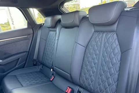  Audi S3 2.0 TFSI Black Edition Sportback S Tronic quattro Euro 6 (s/s) 5dr Thumbnail #19