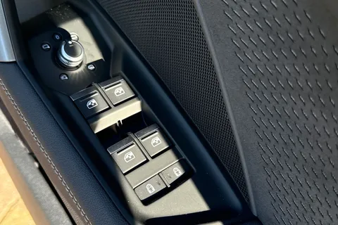  Audi S3 2.0 TFSI Black Edition Sportback S Tronic quattro Euro 6 (s/s) 5dr Thumbnail #44