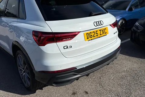 DG25ZXC Audi Q3 Black Edition 35 TFSI  150 PS 6-speed Thumbnail #9