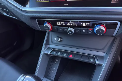 DG25ZXC Audi Q3 Black Edition 35 TFSI  150 PS 6-speed Thumbnail #23