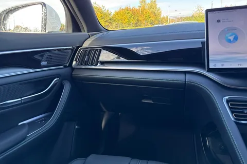 DE75JYF BYD Seal U 1.5 DM-i 18.3kWh Design CVT Auto AWD Euro 6 (s/s) 5dr Thumbnail #15