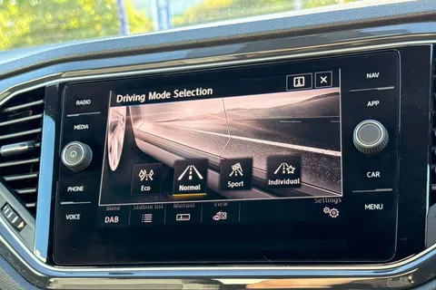 34 of 47 for VOLKSWAGEN T-ROC 1.5 TSI EVO R-Line 5dr