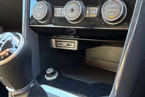 36 of 47 for VOLKSWAGEN T-ROC 1.5 TSI EVO R-Line 5dr