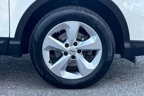 LX70TFU Nissan Qashqai 1.3 DIG-T Acenta Premium DCT Auto Euro 6 (s/s) 5dr Thumbnail #10