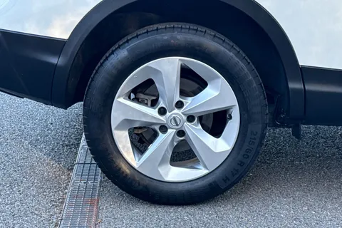 LX70TFU Nissan Qashqai 1.3 DIG-T Acenta Premium DCT Auto Euro 6 (s/s) 5dr Thumbnail #11