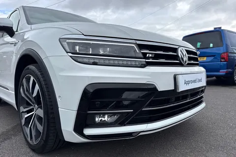 GJ70TWY Volkswagen Tiguan 2.0 TDi 150 R-Line Tech 5dr ⭐Keyless entry, Panoramic sunroof,  Winter pack Thumbnail #9