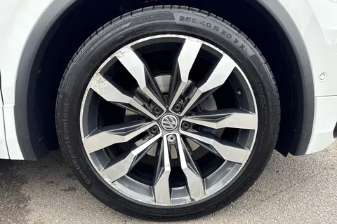 GJ70TWY Volkswagen Tiguan 2.0 TDi 150 R-Line Tech 5dr ⭐Keyless entry, Panoramic sunroof,  Winter pack Thumbnail #10