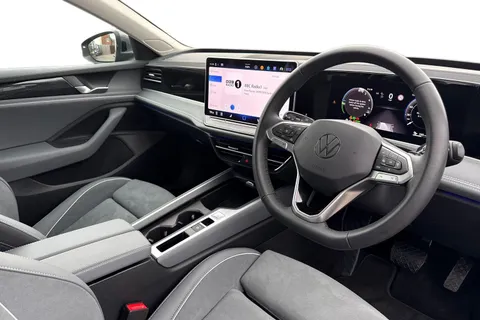 KY74WLC Volkswagen Passat 1.5 TSI eHybrid Life 5dr DSG Thumbnail #8