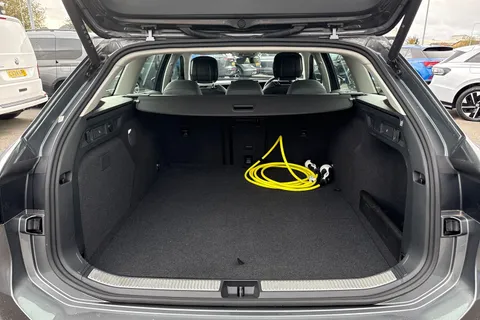 KY74WLC Volkswagen Passat 1.5 TSI eHybrid Life 5dr DSG Thumbnail #10