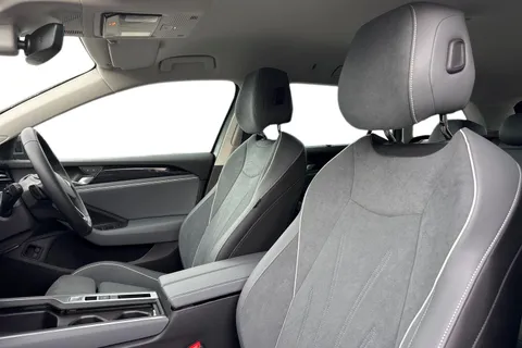 KY74WLC Volkswagen Passat 1.5 TSI eHybrid Life 5dr DSG Thumbnail #11